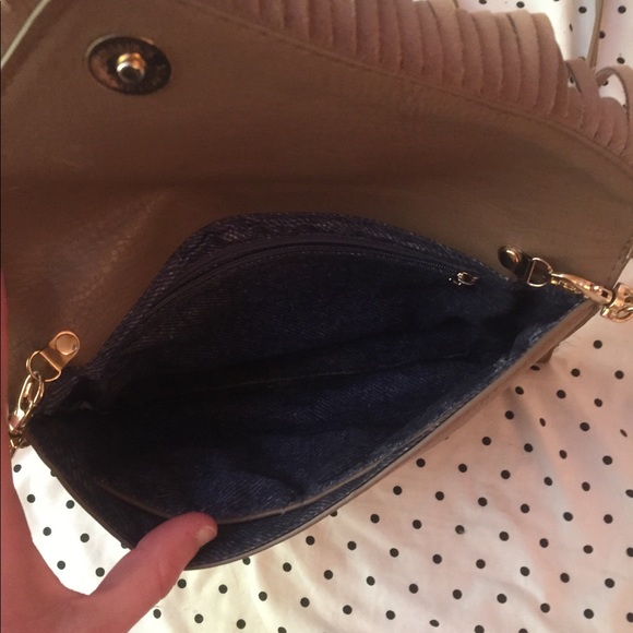 FINAL PRICE Francesca’s fringed cross body - Picture 3 of 4